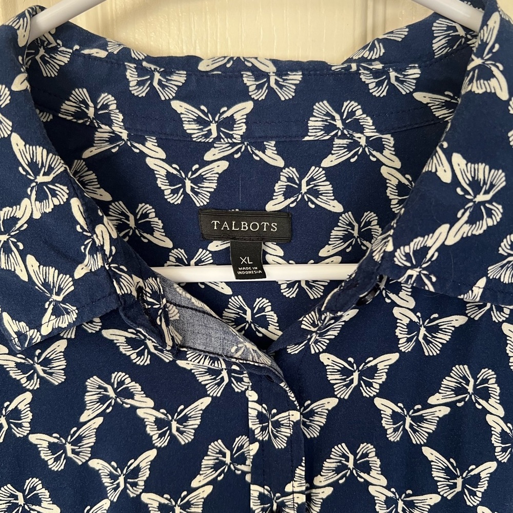 Talbots XL Navy Butterfly Print Button Front Blouse 100% Rayon - Picture 2 of 8
